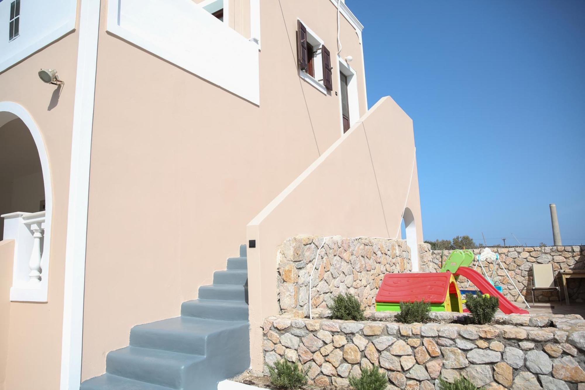 Anna's Vila Monolithos